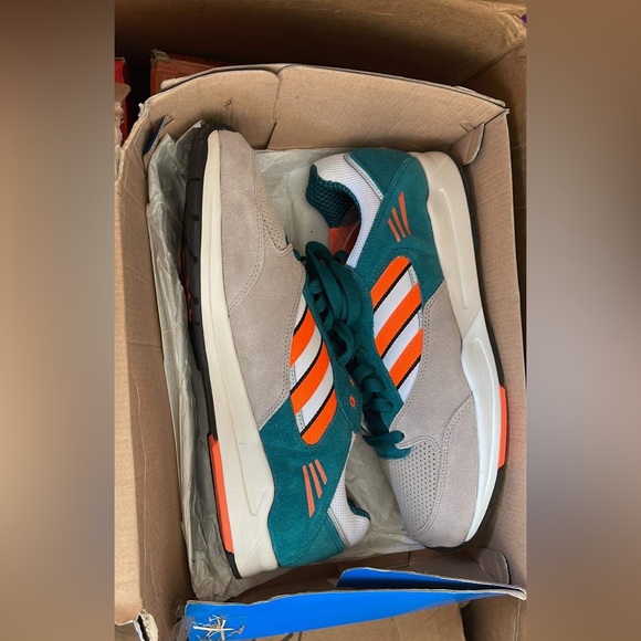 Adidas shoes - Picture 4 of 5